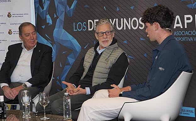 José Miguel Ortega, Javier Ares y Romeo, durante la charla.